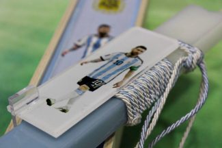 Πασχαλινή λαμπάδα Ποδόσφαιρο Messi plexiglass σετ με ξύλινο κουτί